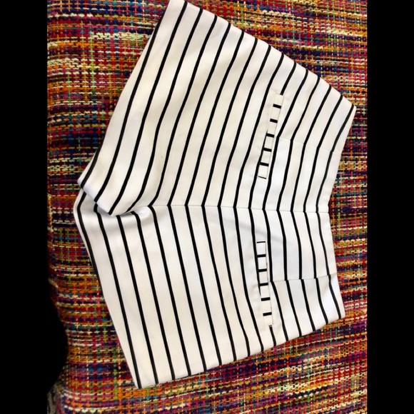 Shorts - Picture 3 of 3